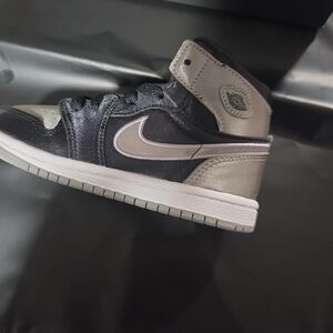 Jordan1 Retro Kids Black and Silver High-Top Sneakers